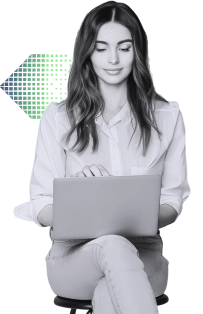 Специалист по дигитален маркетинг, разработващ SEO кампания с DEMA Жена, работеща върху SEO стратегия на лаптоп – DEMA дигитален маркетинг